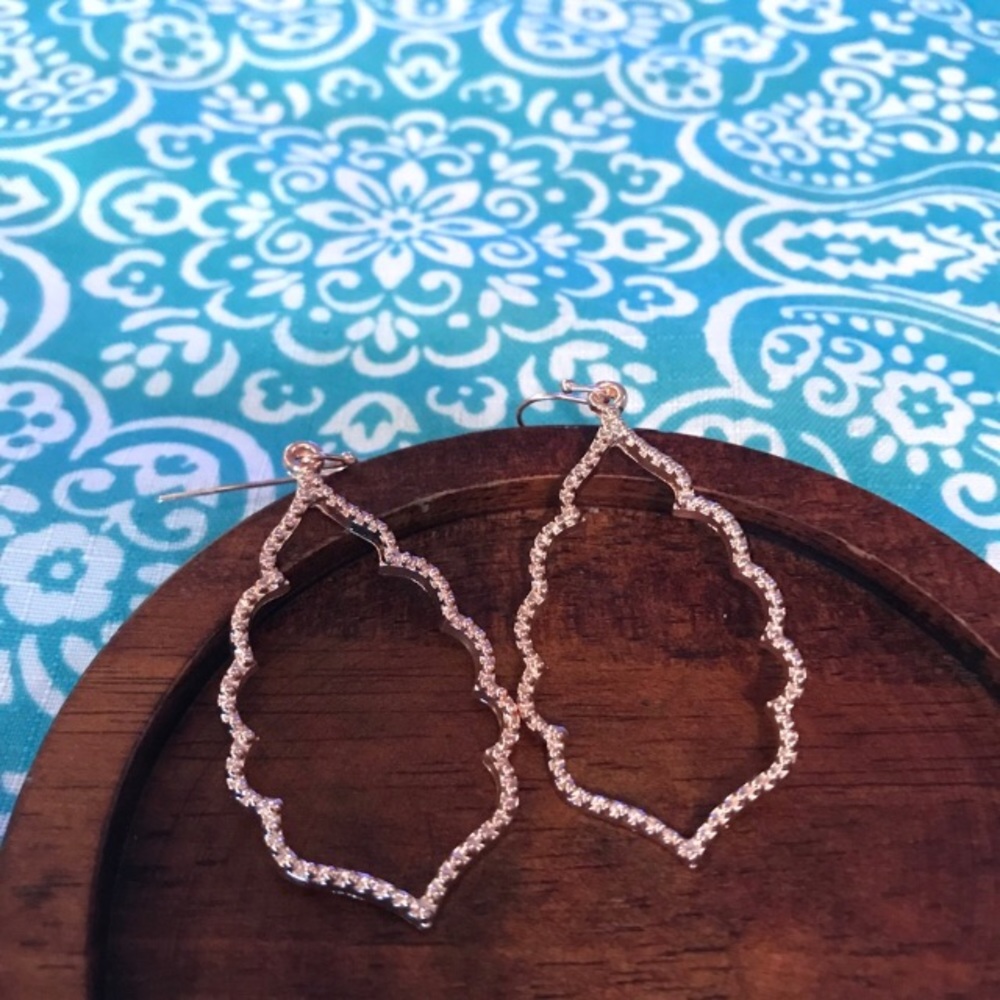 NEW!๐๐BUNDLE! 4 PAIRS!๐๐ROSE GOLD DROP EARRING - Picture 2 of 7